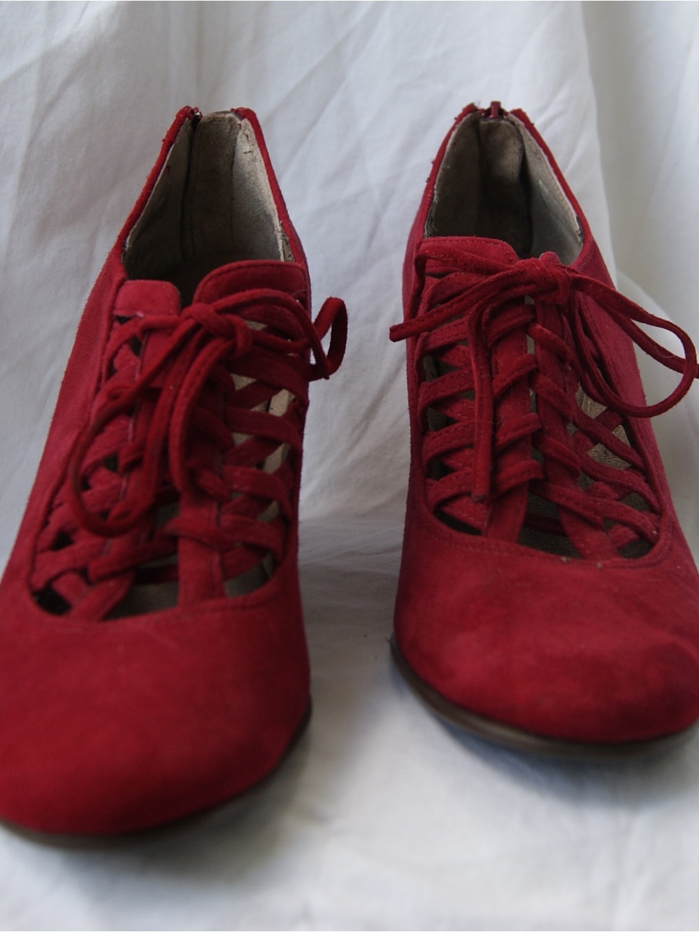 Aerosoles women‘s Red Suede Lace-Up Pumps